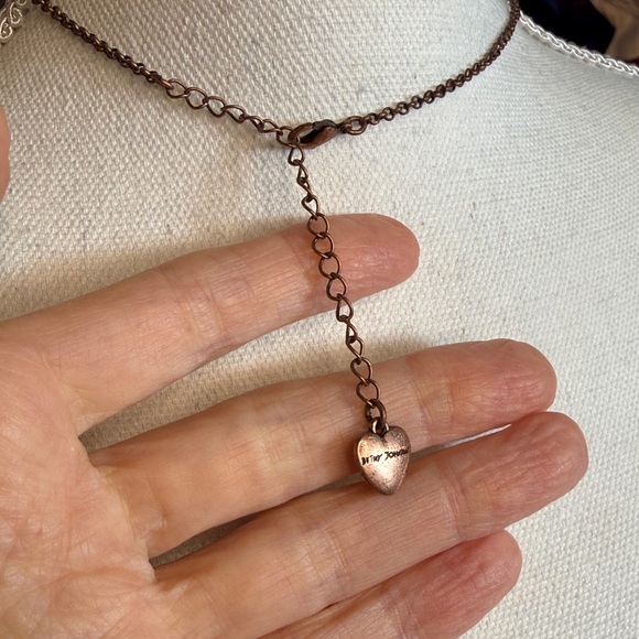 BETSEY JOHNSON WINGED HEART NECKLACE “LOVE” SPELLOUT COPPER CRYSTAL PAVE 18” EUC - Picture 4 of 12